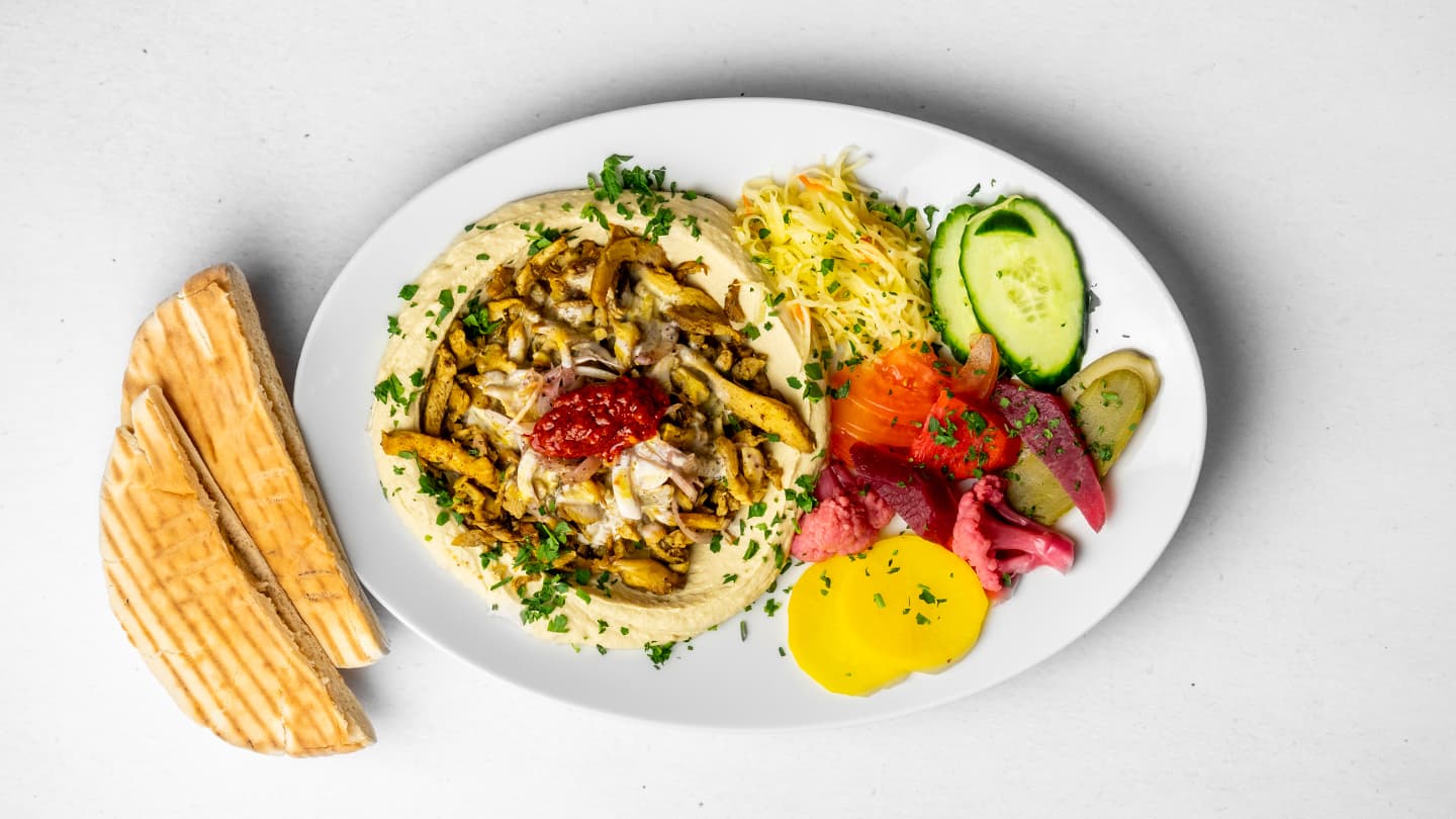 Hummus Chicken Shawarma Meal-Hummus s kuřecí šawarmou menu